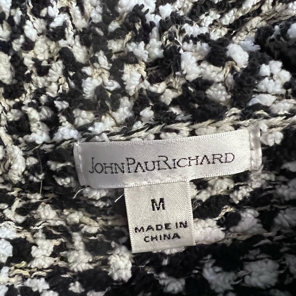 EUC John Paul Richard warm sweater size medium soft! - Picture 4 of 7